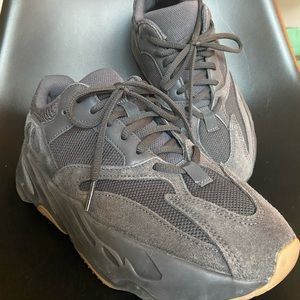 AUTHENTIC YEEZY Boost 700 Utility Black US 7